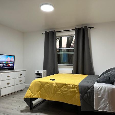 Serene Full Bed With 50 Inch Smart Tv, Netflix, Airplay, Mini-Fridge, And 500 Mbps Wifi Near Fiu, Dolphin Mall, Airport Miami Exteriér fotografie
