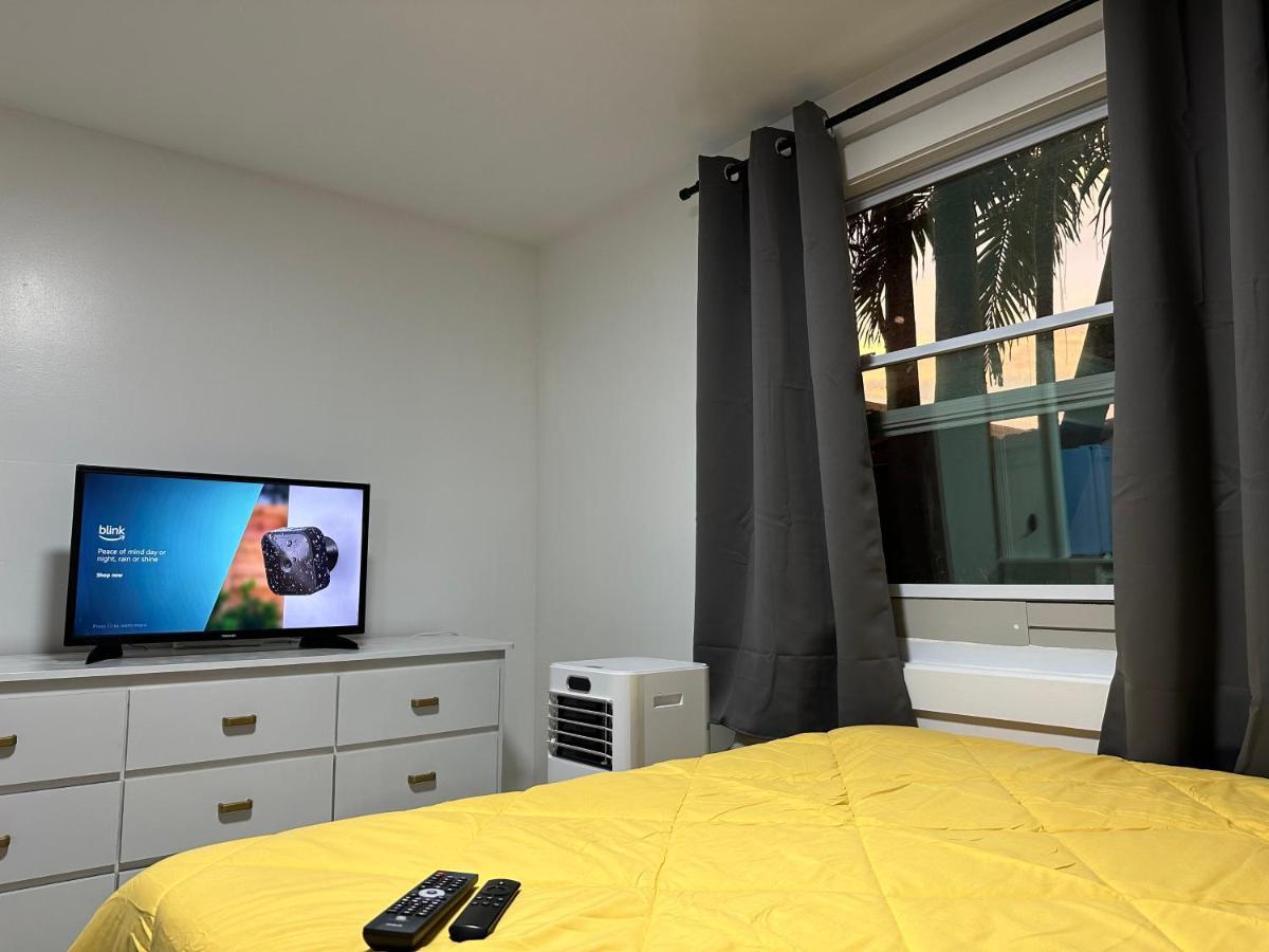 Serene Full Bed With 50 Inch Smart Tv, Netflix, Airplay, Mini-Fridge, And 500 Mbps Wifi Near Fiu, Dolphin Mall, Airport Miami Exteriér fotografie